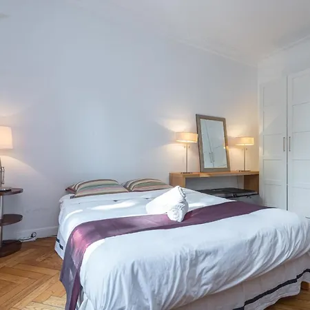 2 Bdr 105m2 Classy Near Garibaldi Tram With Garage 아파트