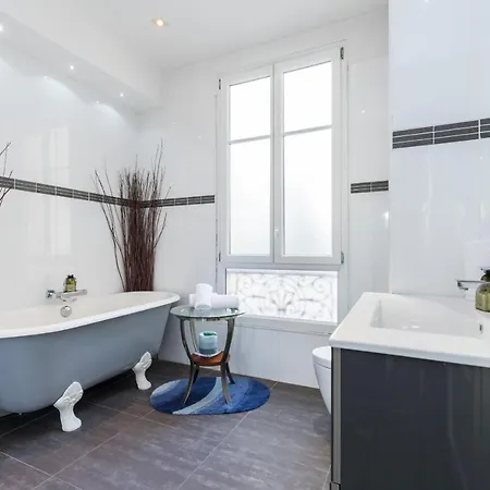 2 Bdr 105m2 Classy Near Garibaldi Tram With Garage Nice